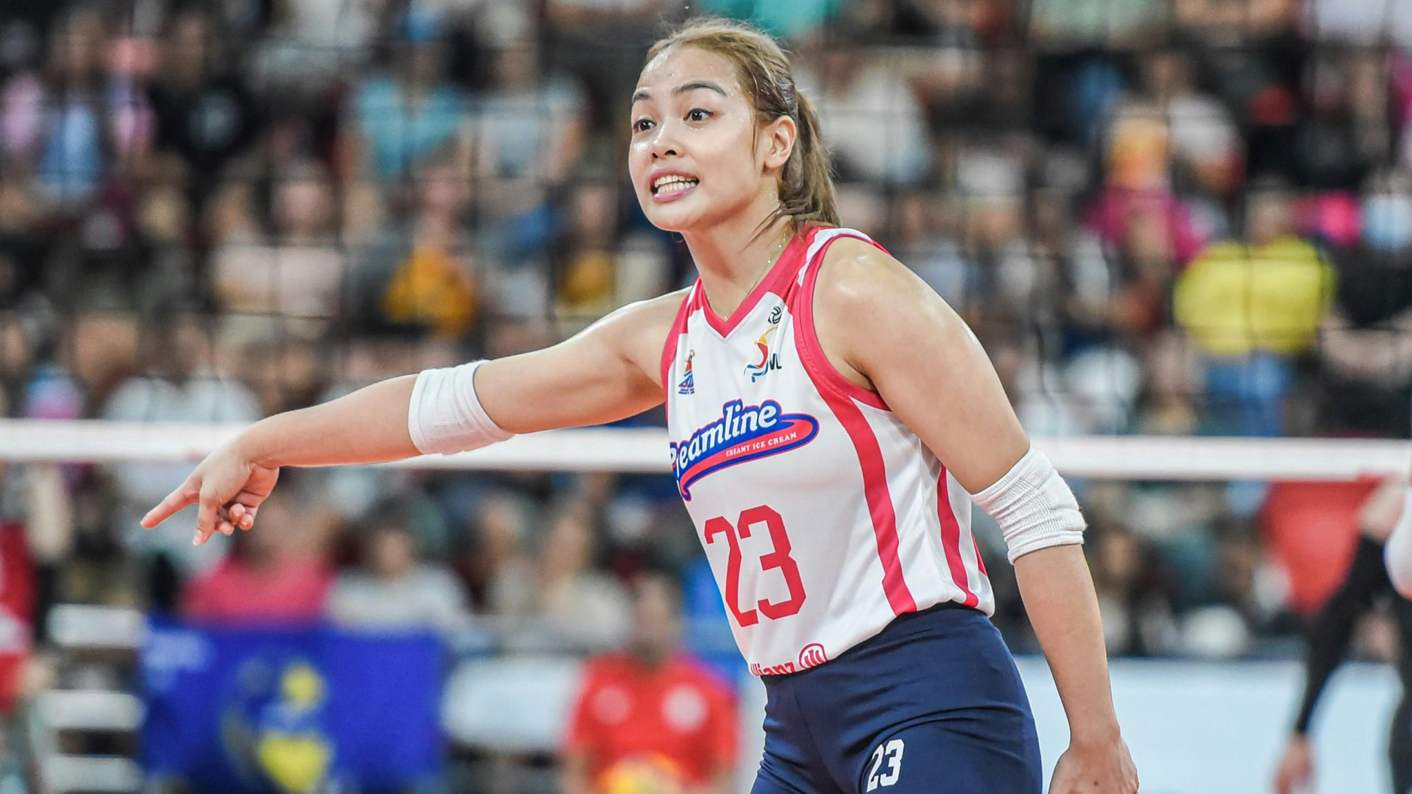 Creamline star Jema Galanza salutes fans club for school outreach program